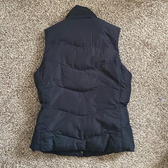 Banana Republic Puffer Vest - Picture 7 of 7